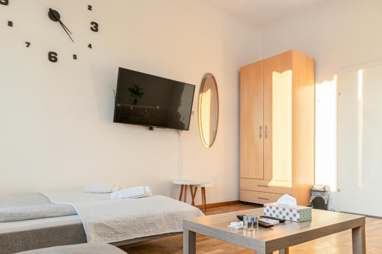 וינה Joyful 2Br Apt. @ Millenium Tower And The Danube מראה חיצוני תמונה