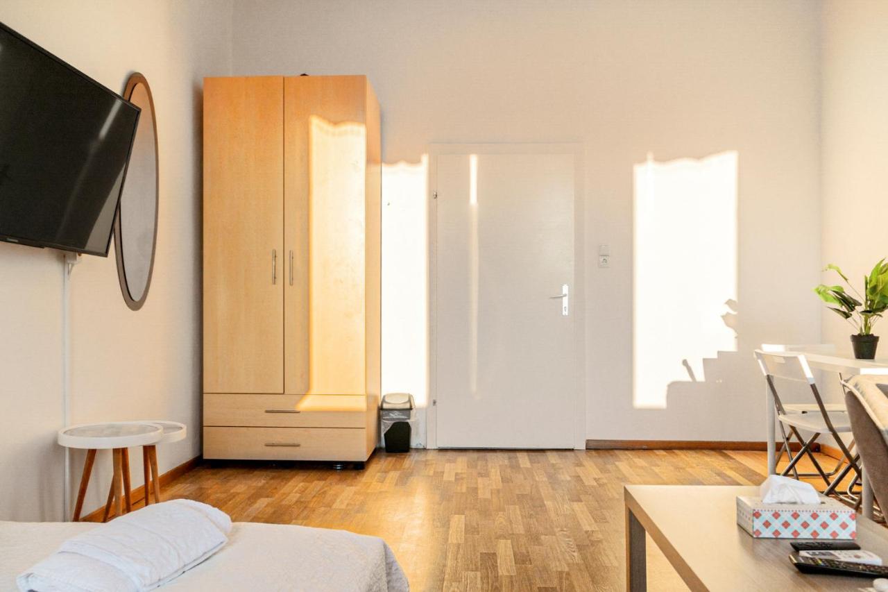 וינה Joyful 2Br Apt. @ Millenium Tower And The Danube מראה חיצוני תמונה