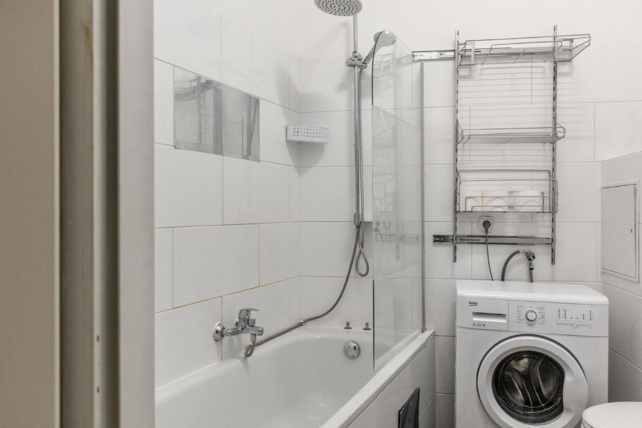 וינה Joyful 2Br Apt. @ Millenium Tower And The Danube מראה חיצוני תמונה